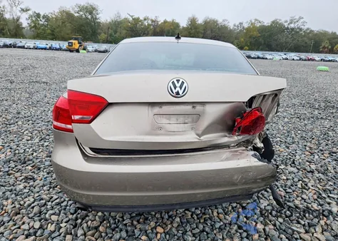 2015 Volkswagen Passat S z USA, uszkodzony, nr VIN 1VWAS7A33FC020845